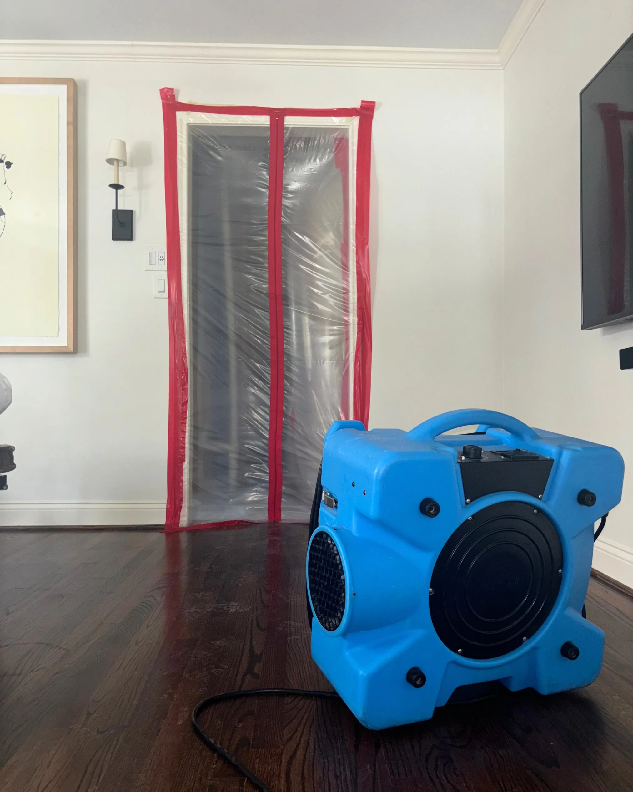 Ozone odor removal machine and sealed room for air purification and mold remediation.
